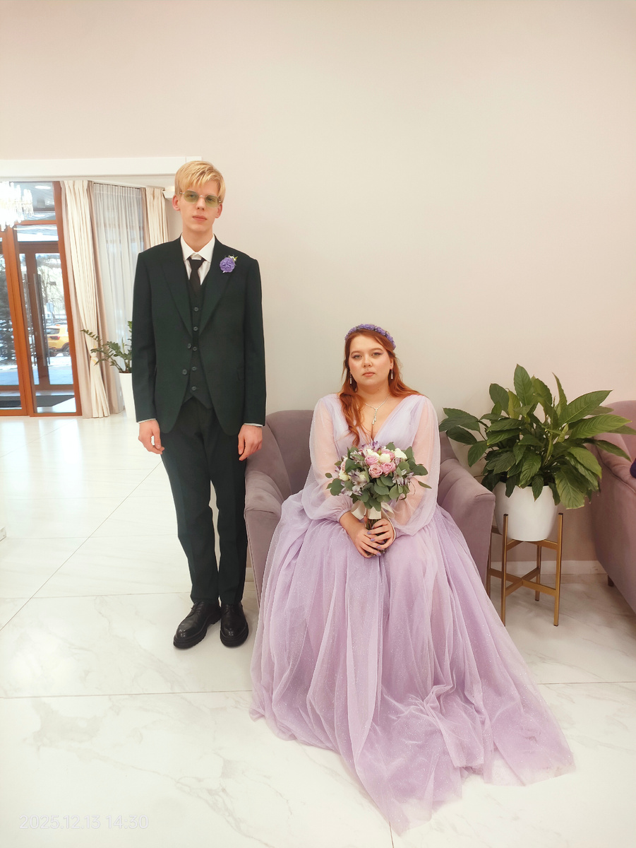 Жених и невеста, волнуются перед церемонией 