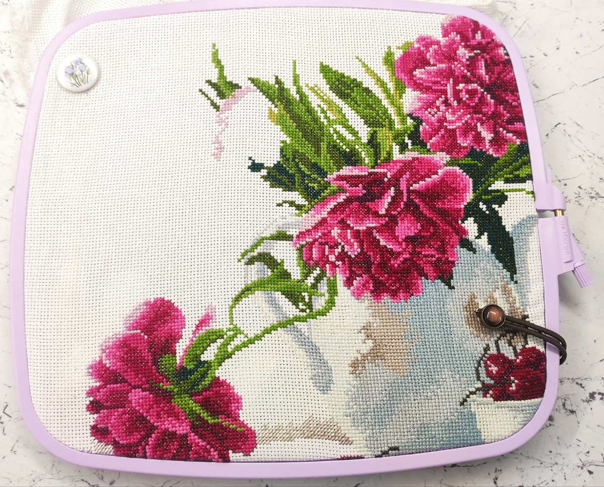 Результат за неделю. Даже наметился первый лепесток пиона