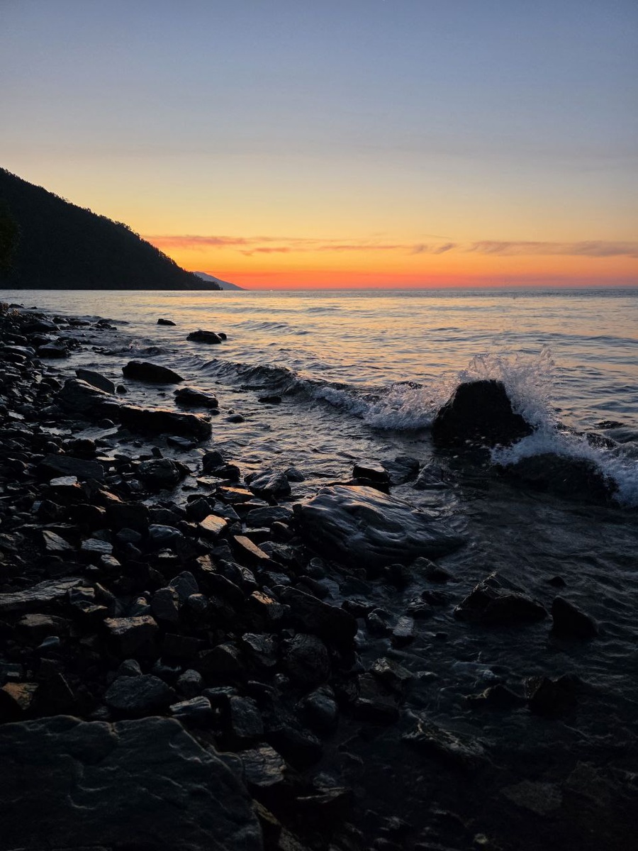 Рассвет на Байкале (фото снято на подходе к Листвянке)