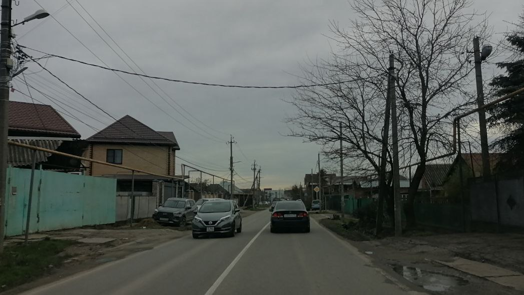 Фото для акына по моей просьбе сделал муж, разъезжая по типичному Краснодару 