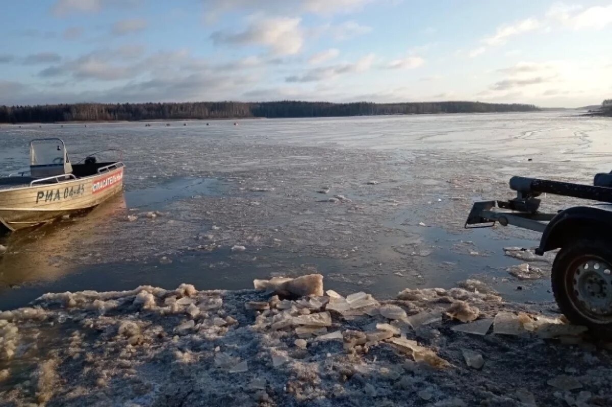    Появились новые фотографии водолазных работ на месте крушения Ан-22