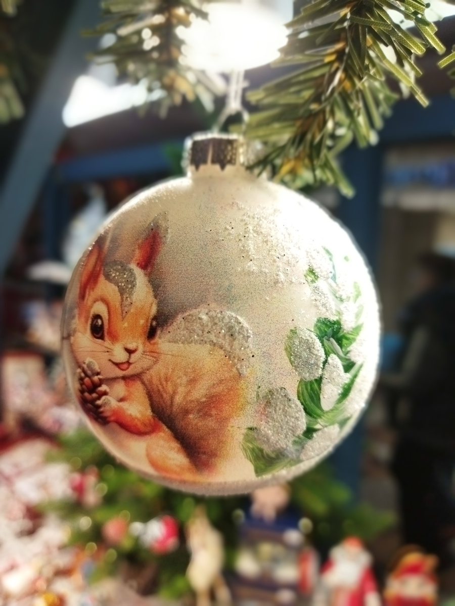 Ёлочные игрушки в ЦДМ. Фото из личного архива автора.