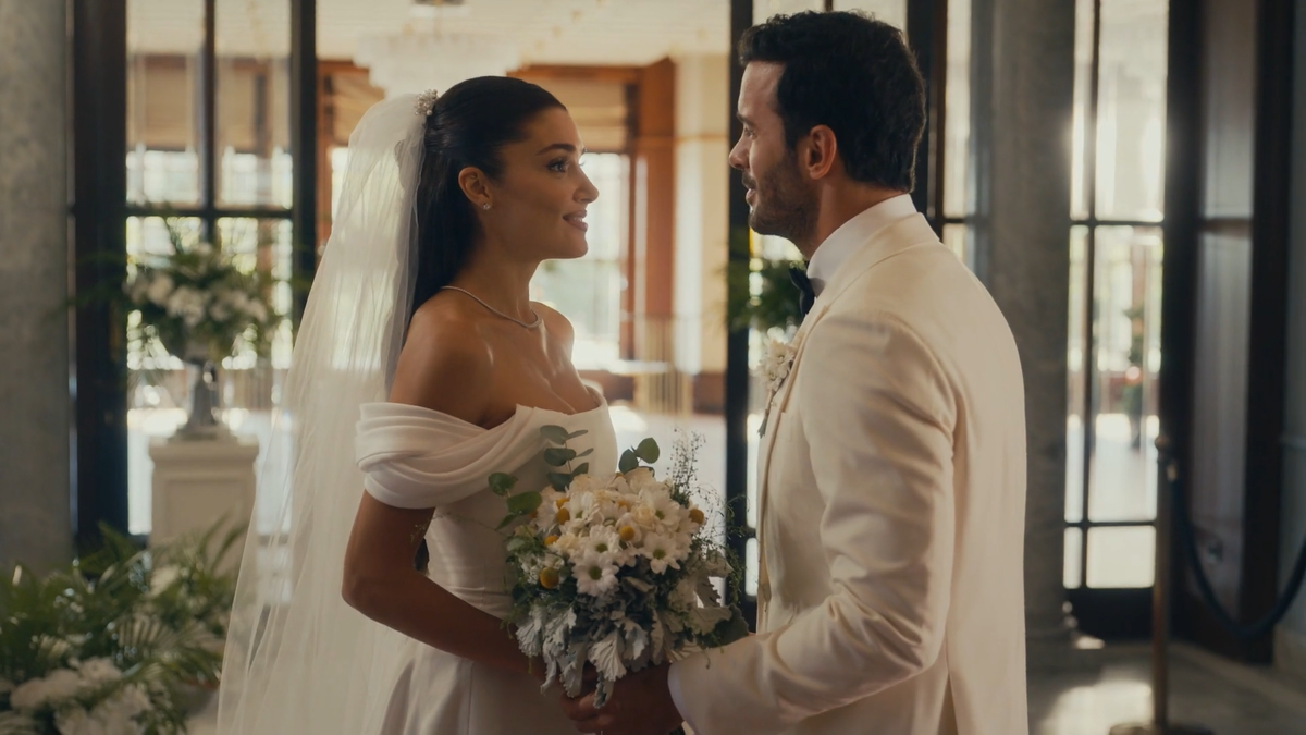 Кадр с 1-й серии сериала Любовь и слёзы