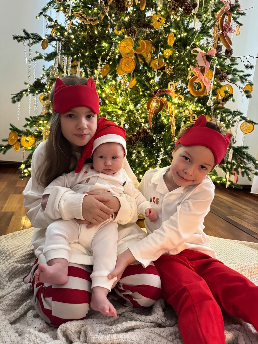    Падчерица Иды Галич с крошкой-сестрой и сыном звездыСоцсети Иды Галич