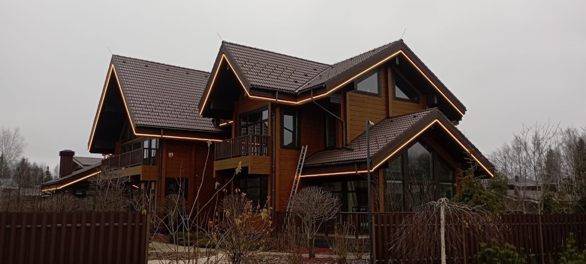 КП РУЗА ФЭМЕЛИ ПАРК - ПОДСВЕТКА ДЛЯ ФАСАДА ДОМА | АРХИТЕКТУРНОЕ И КОНТУРНОЕ ОСВЕЩЕНИЕ ФАСАДА ГИБКИМ НЕОНОМ ТЕПЛОГО БЕЛОГО И ХОЛОДНОГО СВЕЧЕНИЯ | ПРОФЕССИОНАЛЬНЫЕ ЭЛЕКТРОМОНТАЖНИКИ В МОСКВЕ И МО🔝