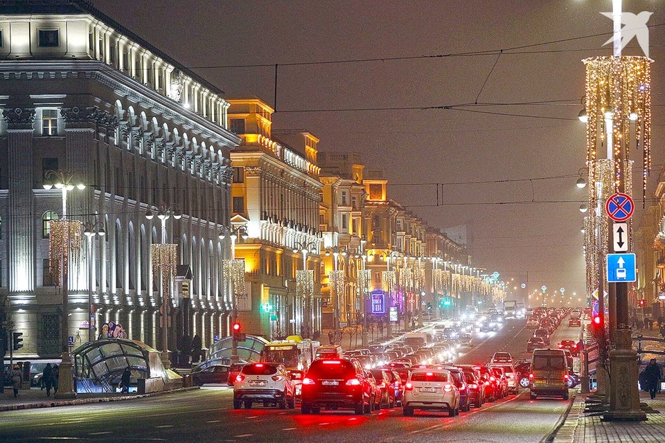    «Мингорсвет» подсчитал, один час праздничной иллюминации в Минске стоит 550 рублей. Фото носит иллюстративный характер. Святослав ЗОРКИЙ