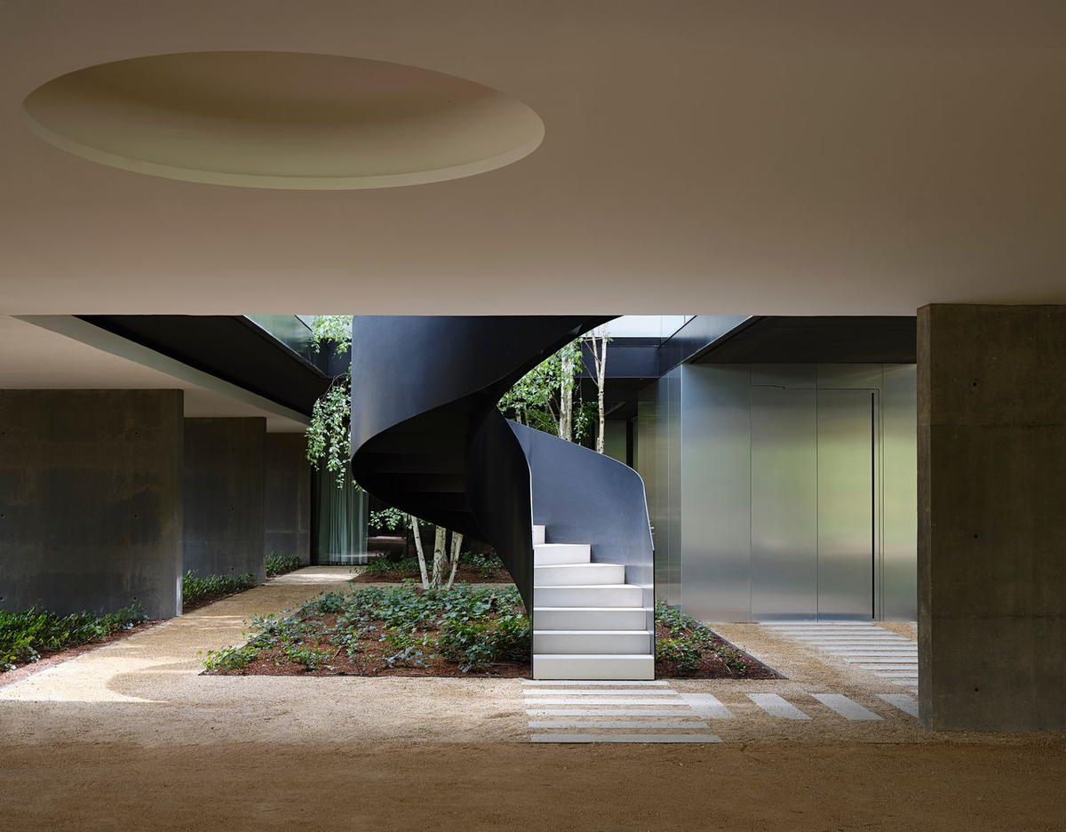 Патио, спроектированных ландшафтным архитектором Фернандо Мартосом