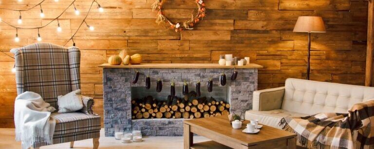 Стиль хюгге — это датская концепция уюта, уединения и наслаждения простыми моментами жизни. Название произошло от норвежского слова hygge — «благополучие». Точного перевода на русский язык нет, часто термин трактуют как «уют» или «тёплая атмосфера». Некоторые принципы философии хюгге: создание уюта,простота и осознанность, проведение времени с семьёй и друзьями, умение наслаждаться моментом без суеты и быть благодарным за то, что есть сейчас. 