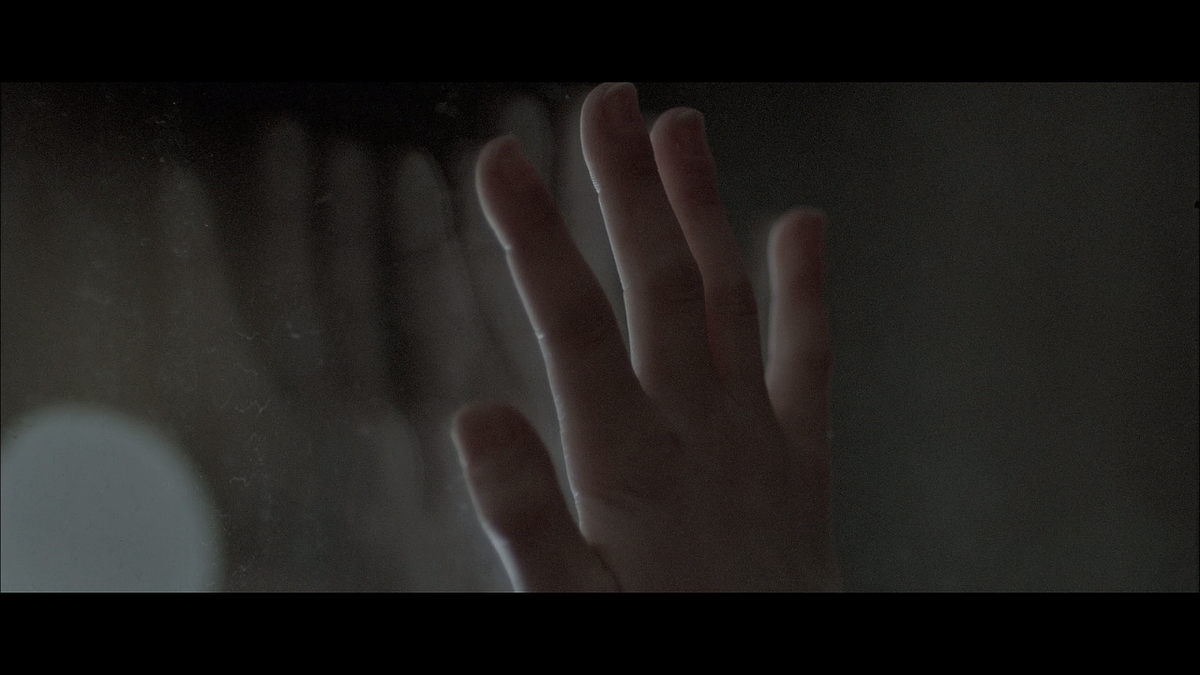 Кадр из фильма Впусти меня (2008)