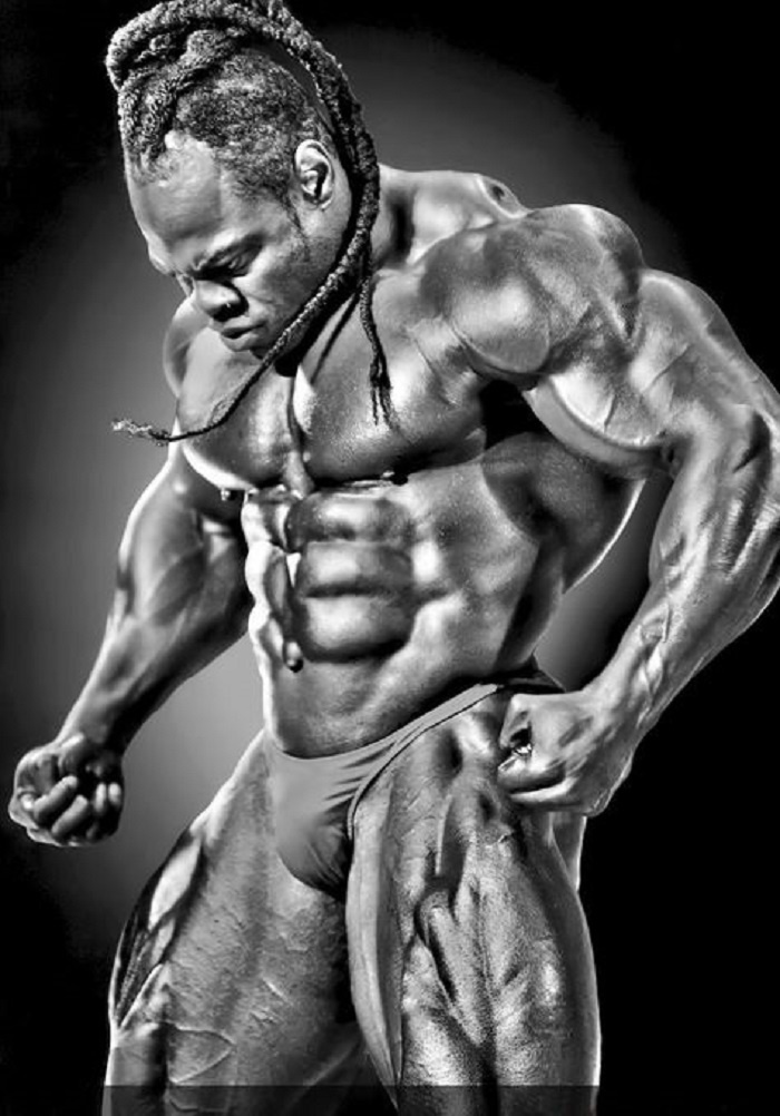 Выглядит он в первую очередь большим, но он еще и сильный преизрядно.