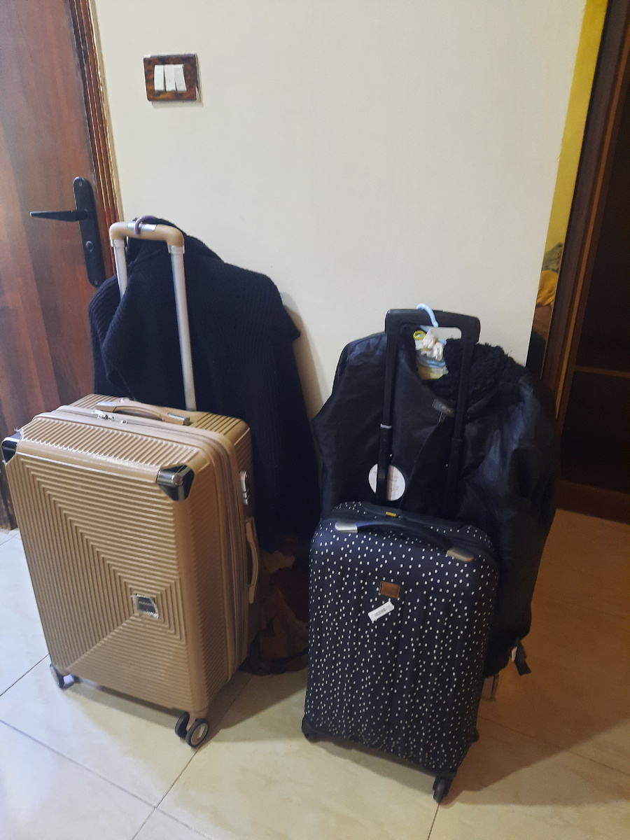 Это ещё не отъезд. Очередная смена комнаты в отеле)). Шестая и финальная. А вообще 7-я).