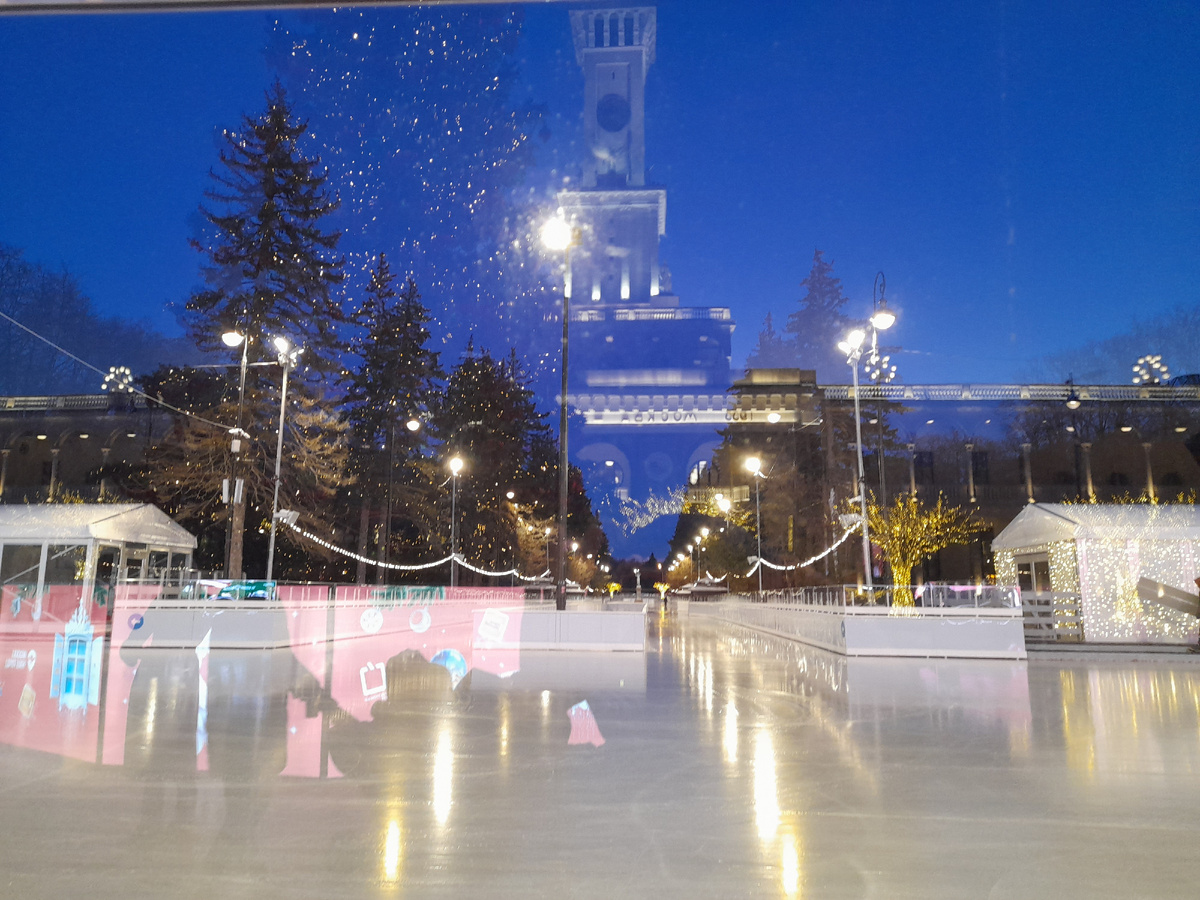14.12.2025 Москва, СРВ, каток на главной площади