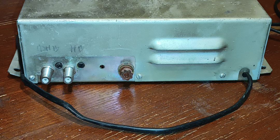 Старые железяки: антенный усилитель малой серии из прошлого века