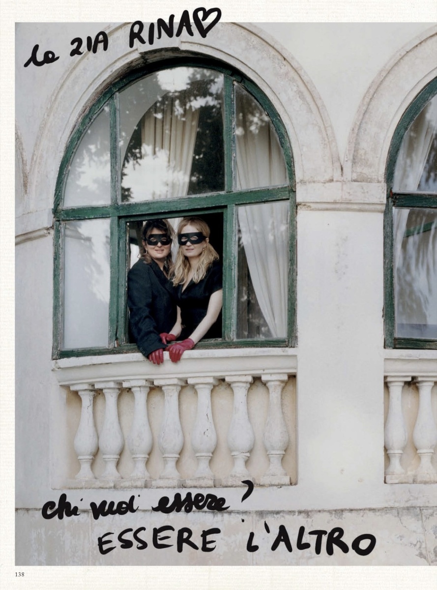 VOGUE Italia / April 2025. Альба и Алиса Рорвахер в причудливых костюмах с животными