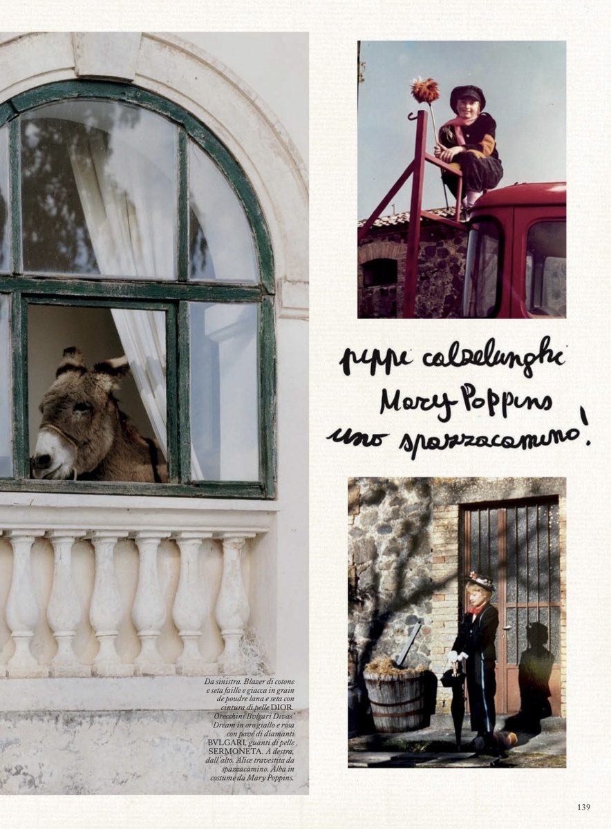 VOGUE Italia / April 2025. Архивное детское фото сестёр в карнавальных костюмах (Мэри Поппинс и трубочист)