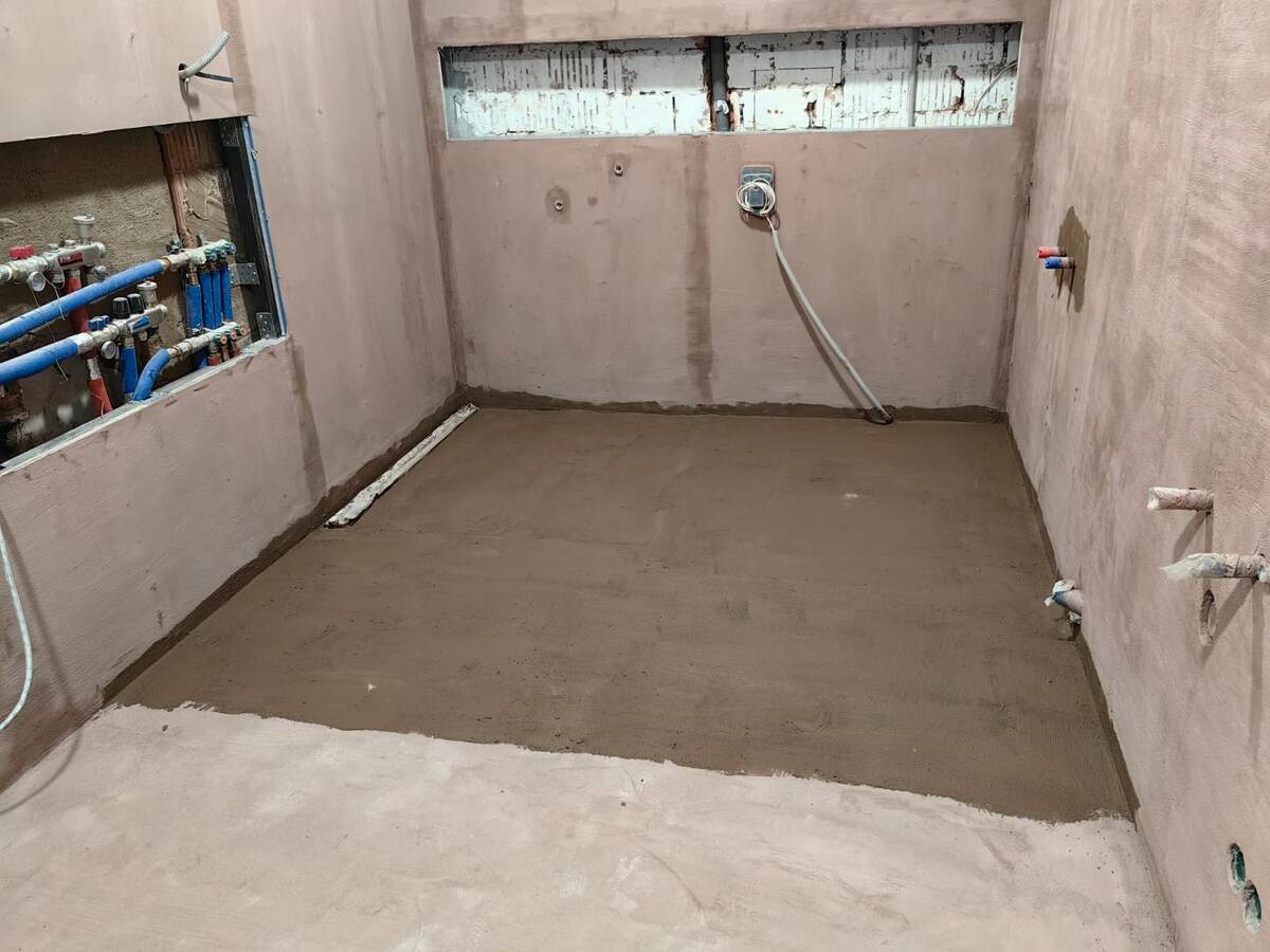 Так выглядит цементная гидроизоляция после её нанесения (до высыхания)