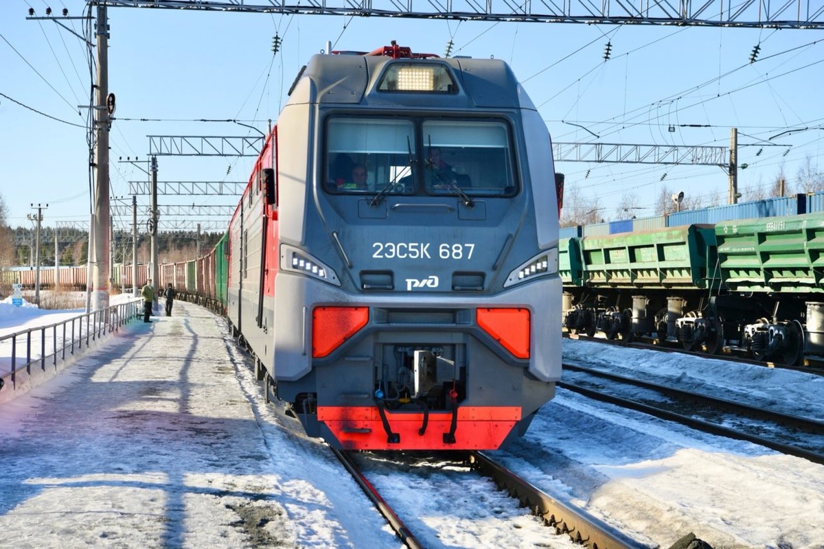    Выездное совещание Минтранса с представителями бизнеса в поселке Деревянка. Фото: "Республика" / Оксана Кудряшова