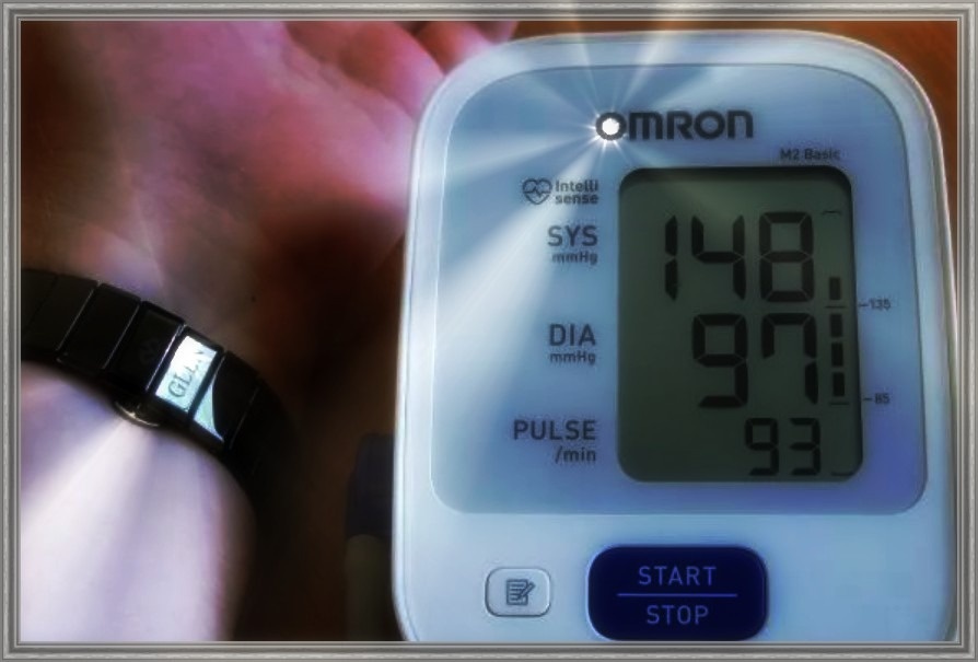 Нижнее давление редко болит и почти никогда не пугает сразу. Оно не орет, а копит проблемы медленно и методично. Особенно коварно оно ведет себя у людей с диабетом и лишним весом.
