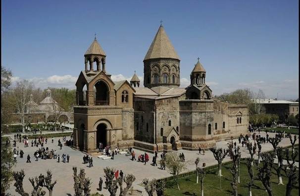 Ереван. Эчмиадзинский кафедральный собор Фото из открытого доступа