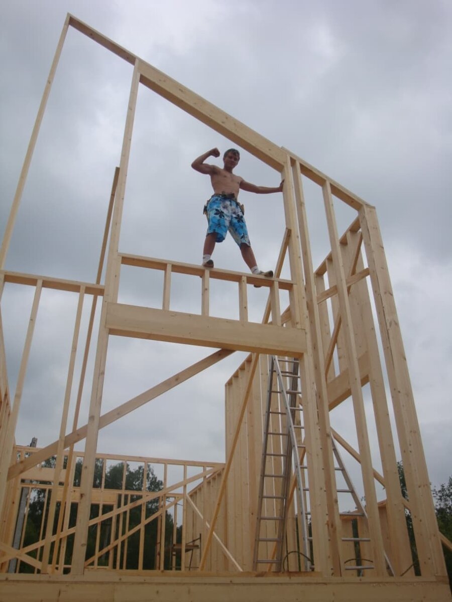 2013 год. Мне только исполнилось 19 лет. Строим дом на 160 кв м в Подольске.