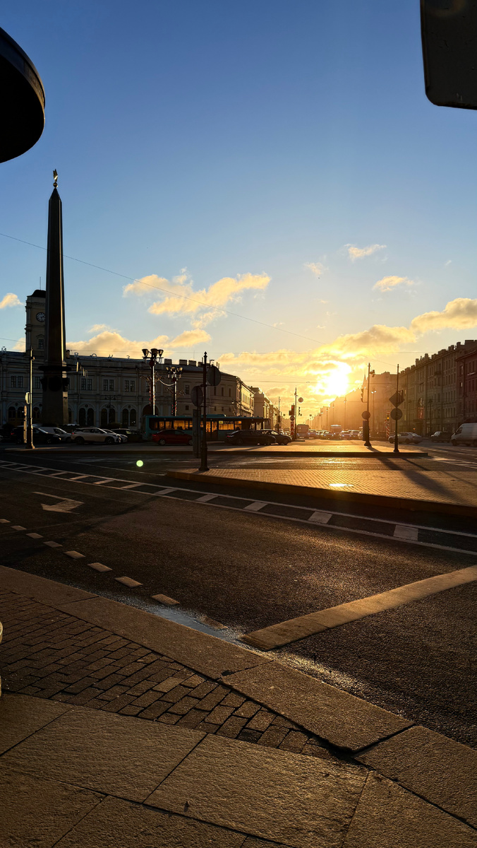 В Питере солнце и -11. А -11 для Питера, это температура, при которой мерзнут глаза!! 😬