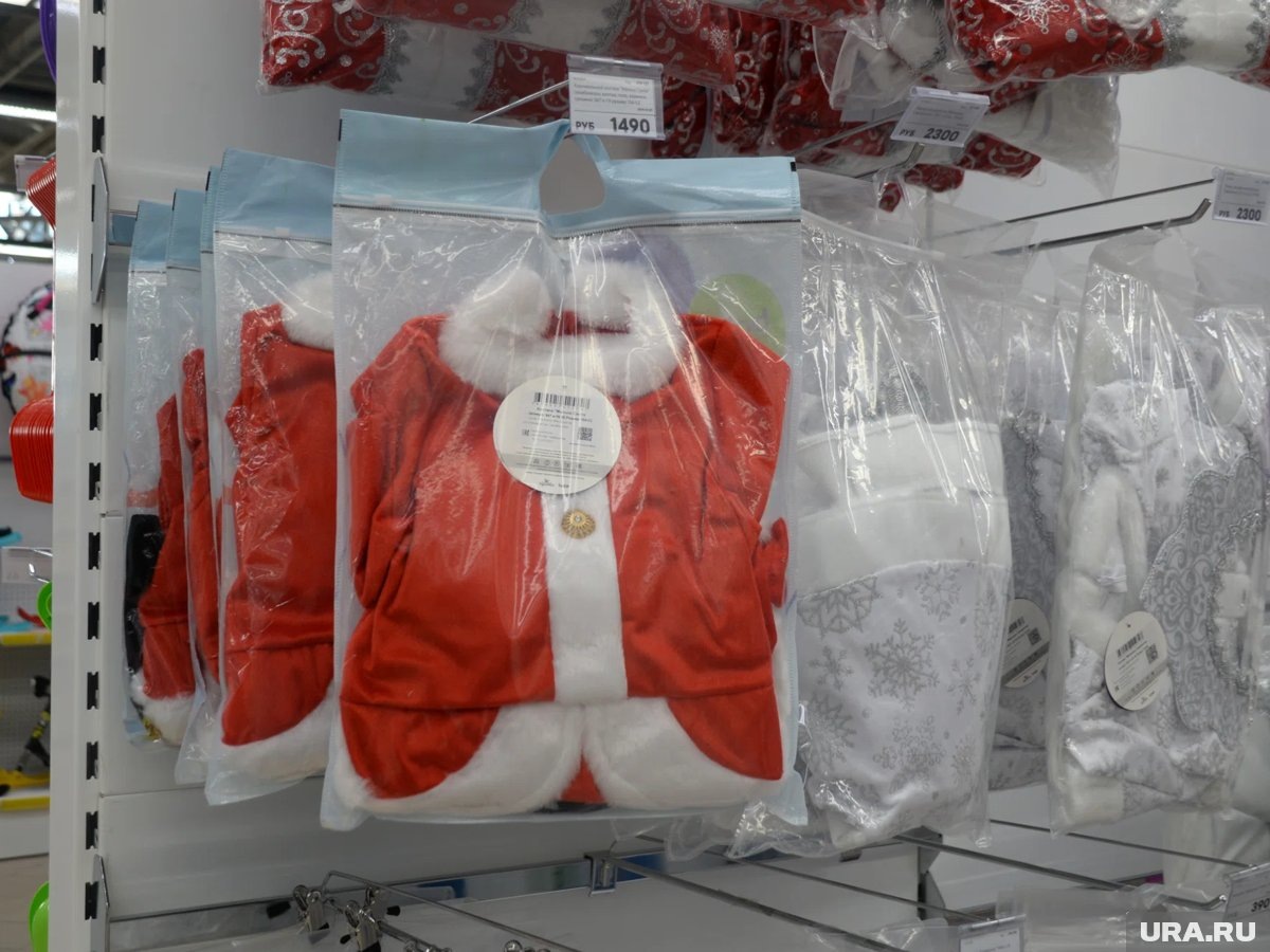     За месяц продажи костюмов Снегурочки увеличились на 83 %, а костюмов Деда Мороза — на 150 %