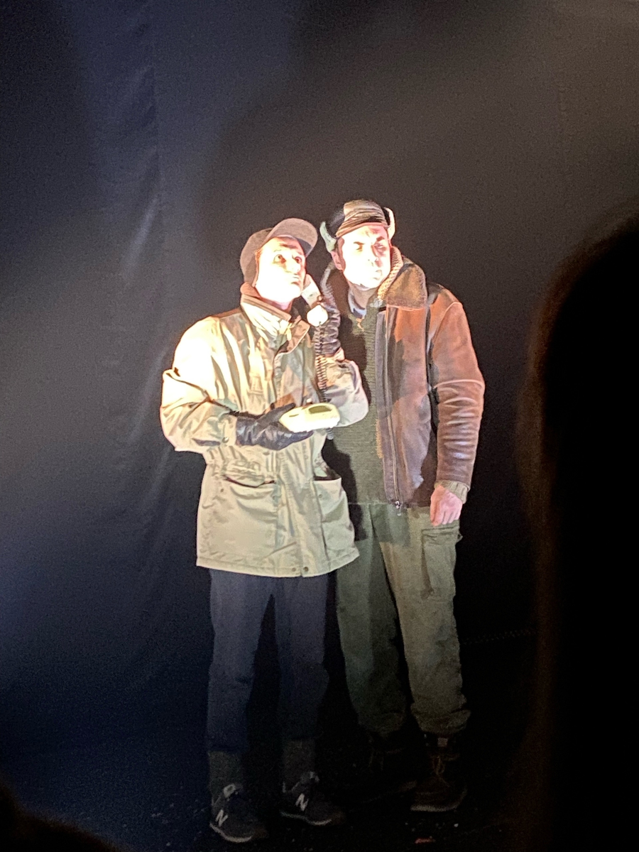 Костян (Миша Касапов) и Василь (Олег Рязанцев)