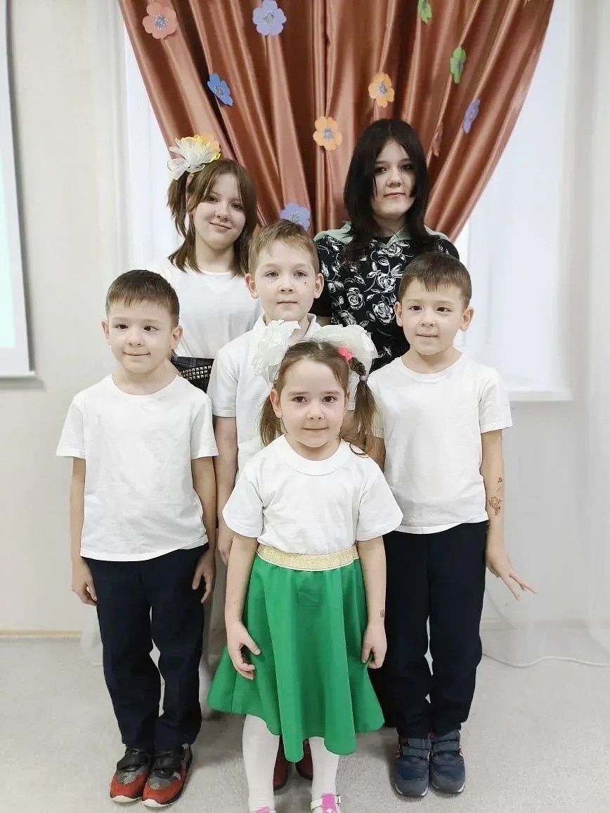     Алты балаға атай-әсәй кәрәк!