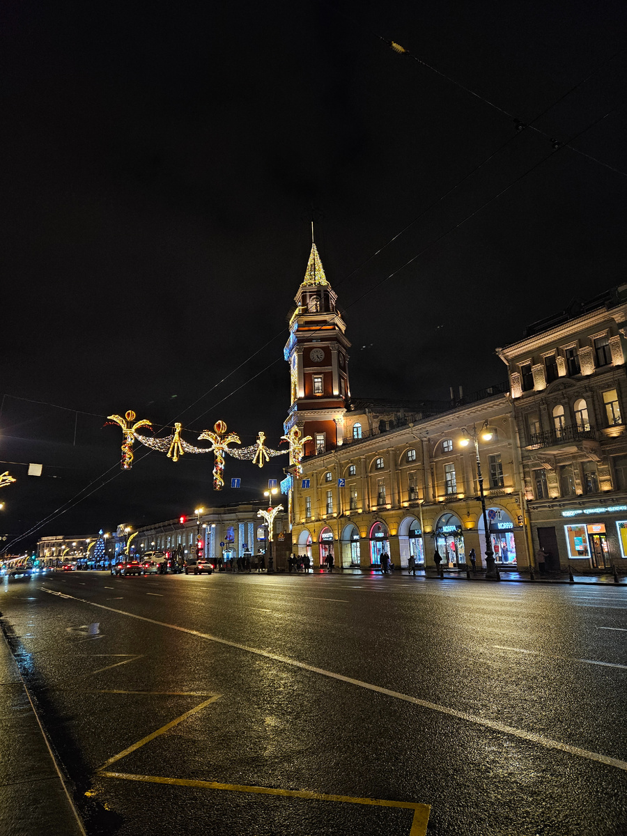 Вечером на Невском.
