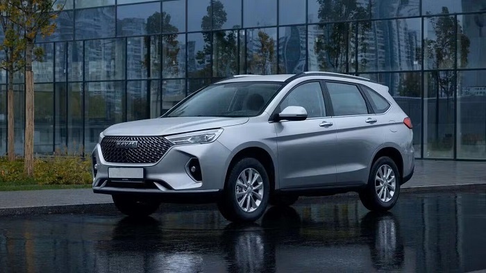 Haval M6 имеет высокую проходимость при езде по проселочным дорогам