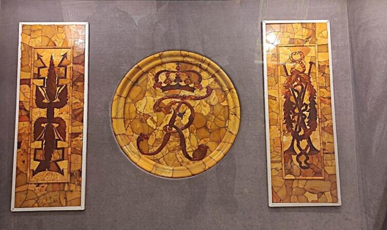    Копии панелей знаменитой Янтарной комнаты, созданные в реставрационной мастерской музея-заповедника «Царское Село» Фото: Анна Табаева, личный архив