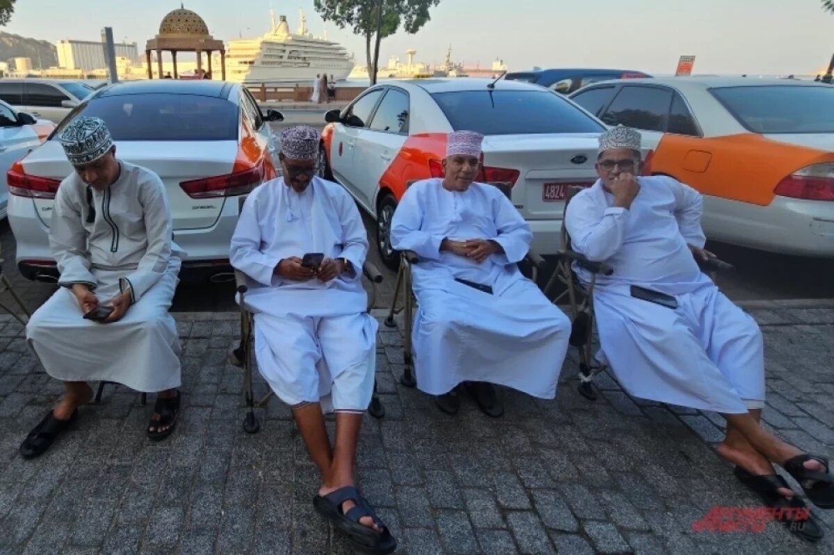    Водители такси в султанате Оман, расположенном на юге Аравийского полуострова — только оманцы.