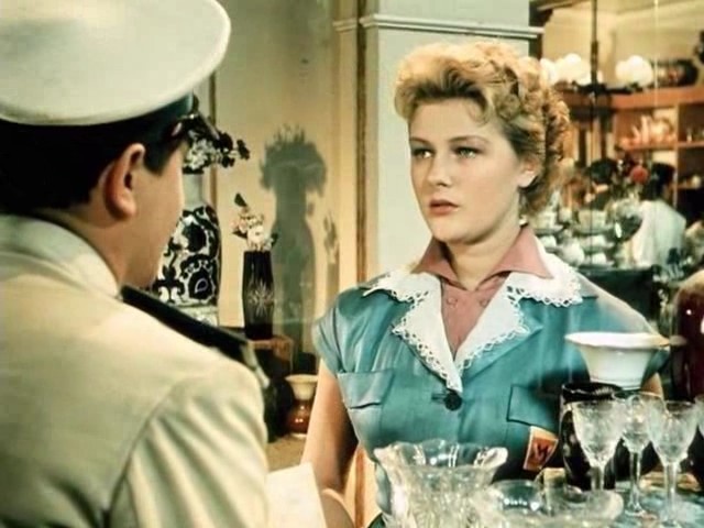   Светлана Дружинина, кадр из фильма «За витриной универмага» (1955)