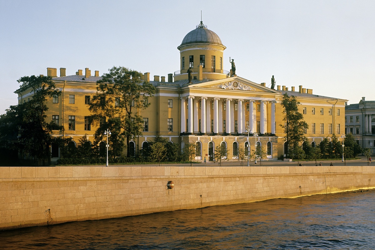    Пушкинский Дом (Институт русской литературы Академии наук СССР). Бывшее здание главной Морской таможни / Владимир Вдовин / РИА Новости