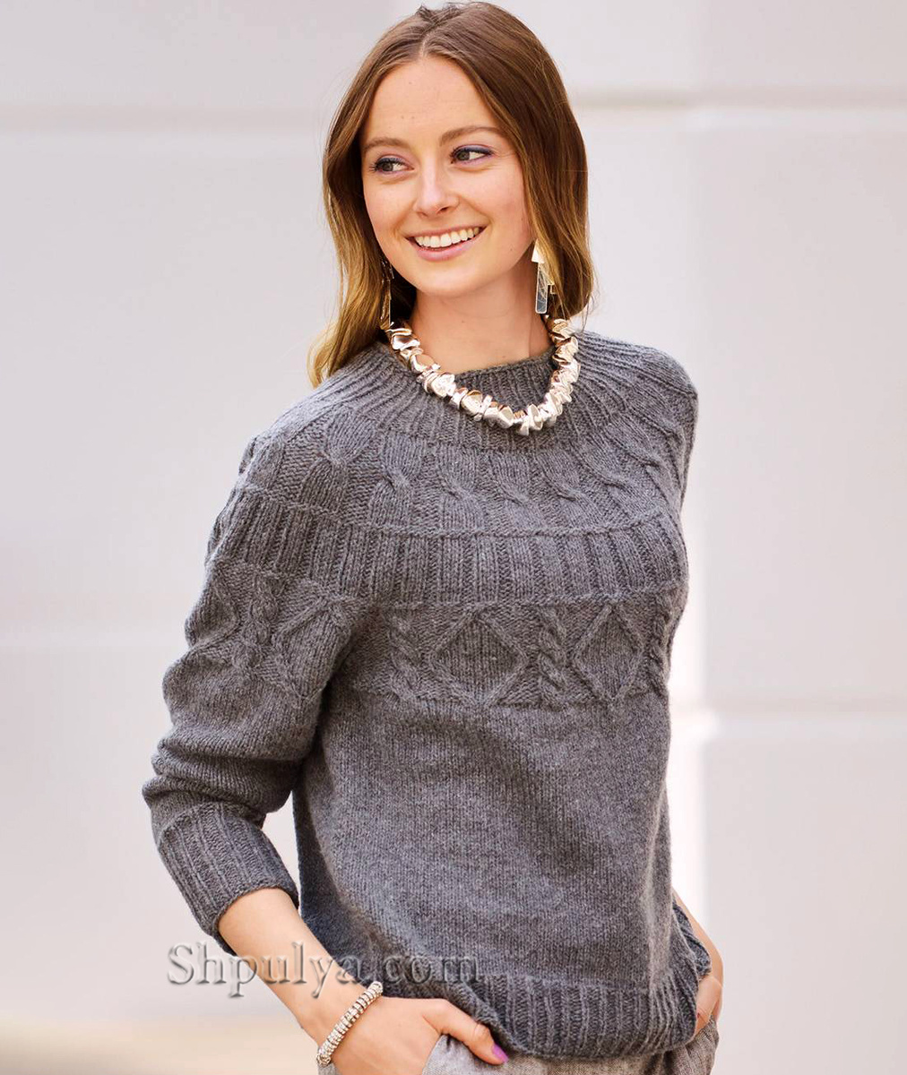 Пуловер с узором из «кос» на кокетке