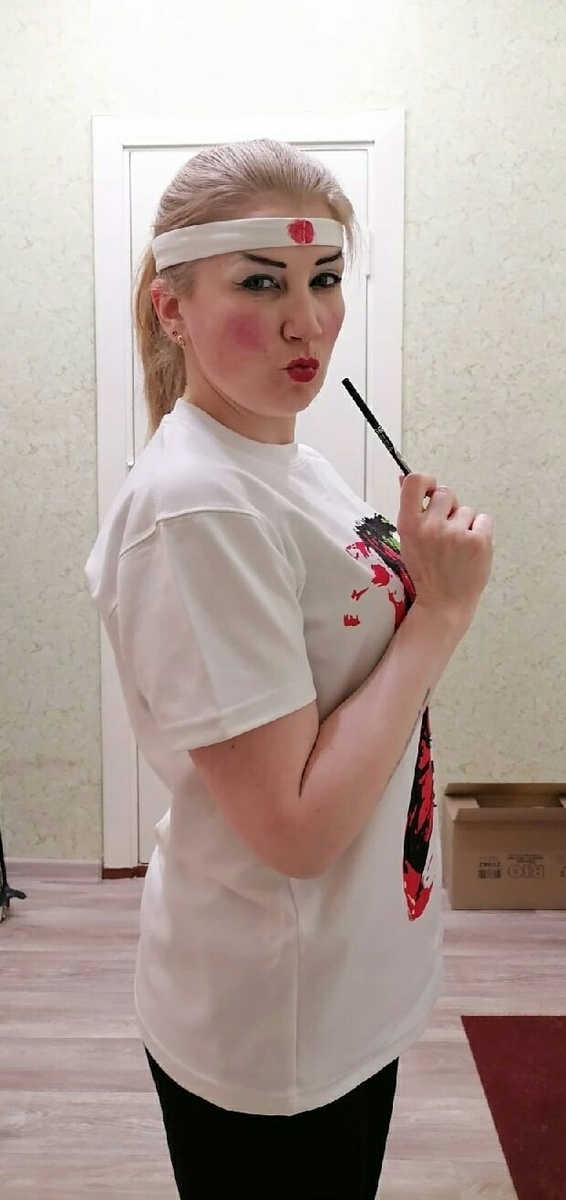 Светланочка в очередном образе.Ну да какая хрен разница. Китаец/японец/монгол. Да?:)