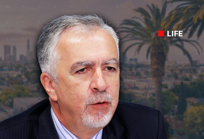 Оборотень Савостьянов*, который стал русофобом в Гарварде. Обложка © Коллаж © Life.ru. Фото © Shutterstock / FOTODOM / Marek Masik, © РИА «Новости» / Антон Денисов