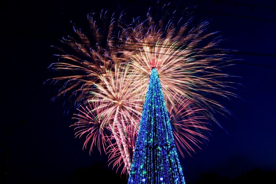    Елка и новогодний городок на площади Свободы в Барнауле . Источник: Олег Укладов