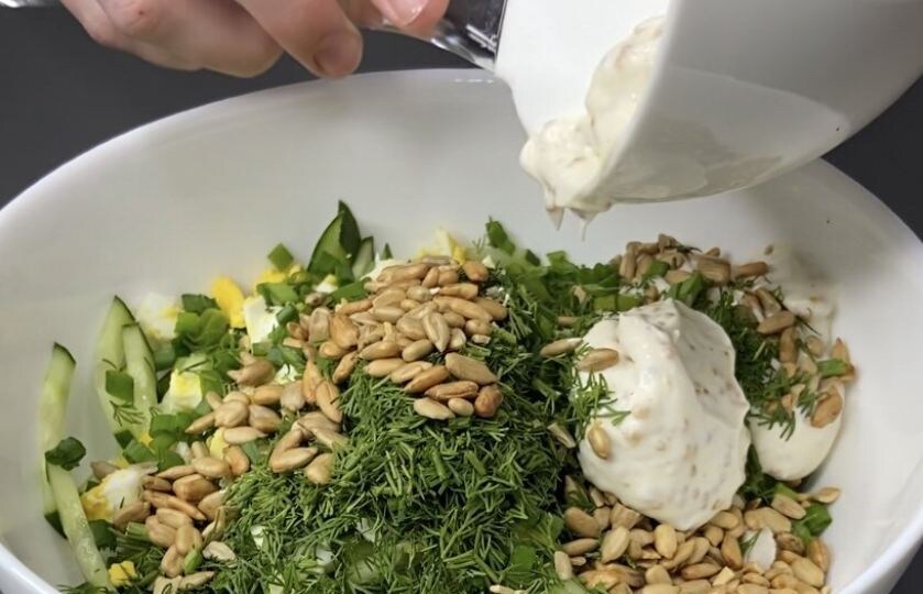 Нежный салат с изюминкой "Обожайка"