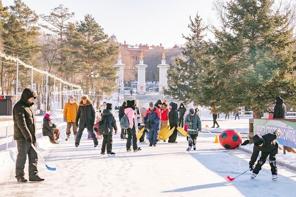    Каток на набережной открылся в 11-ый раз Ольга ГРИГОРЬЕВА