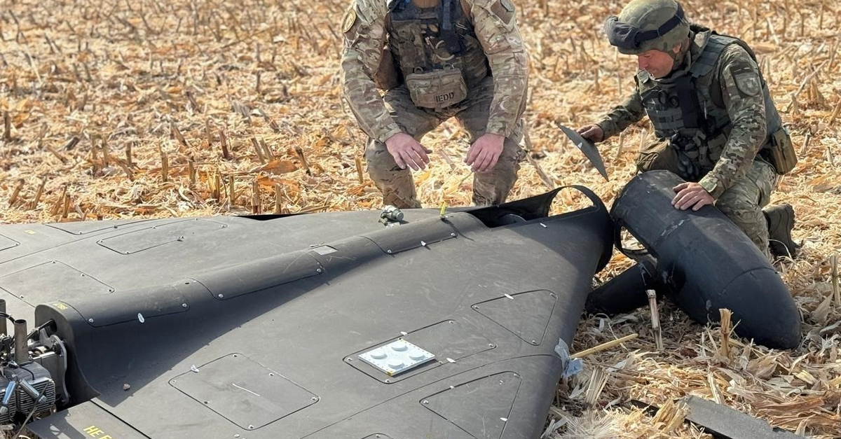 Антенна CRPA с четырьмя элементами на правом крыле БПЛА №Герань-2"