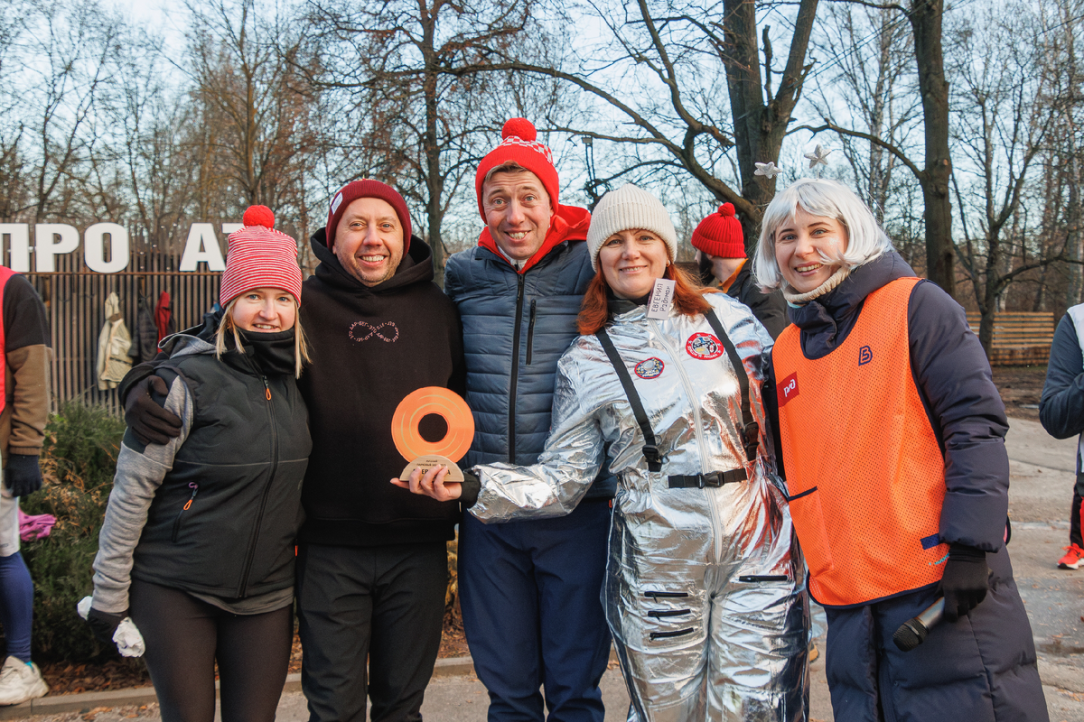 Вручение награды. Фото: Илья Падымов