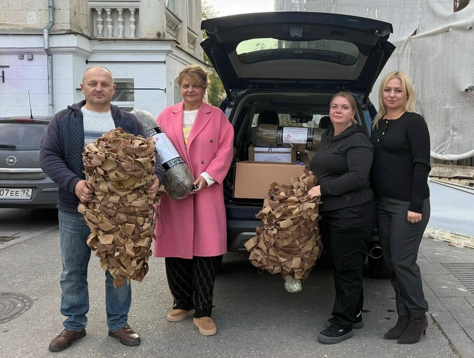    Сбор гуманитарной помощи для бойцов идет постоянно. Фото: пресс-служба партии "Единая Россия"