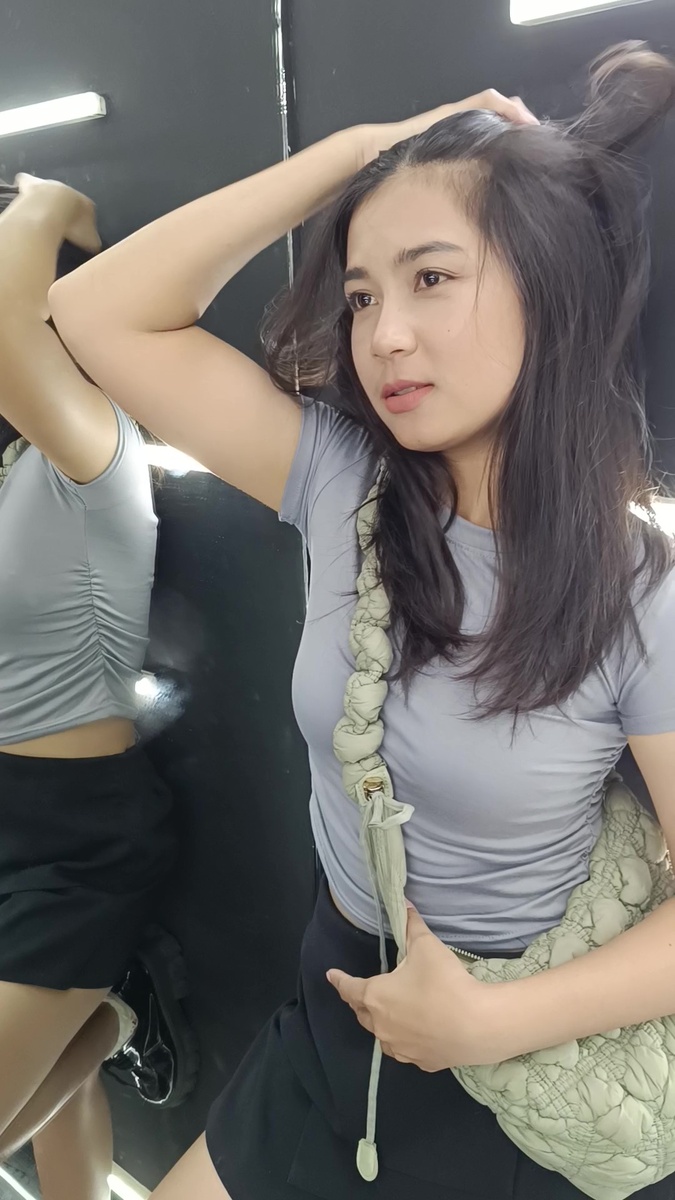 Девушка в клубе, город Убон Ратчатани, это, наверное, самая старшая там. Фото из моих архивов