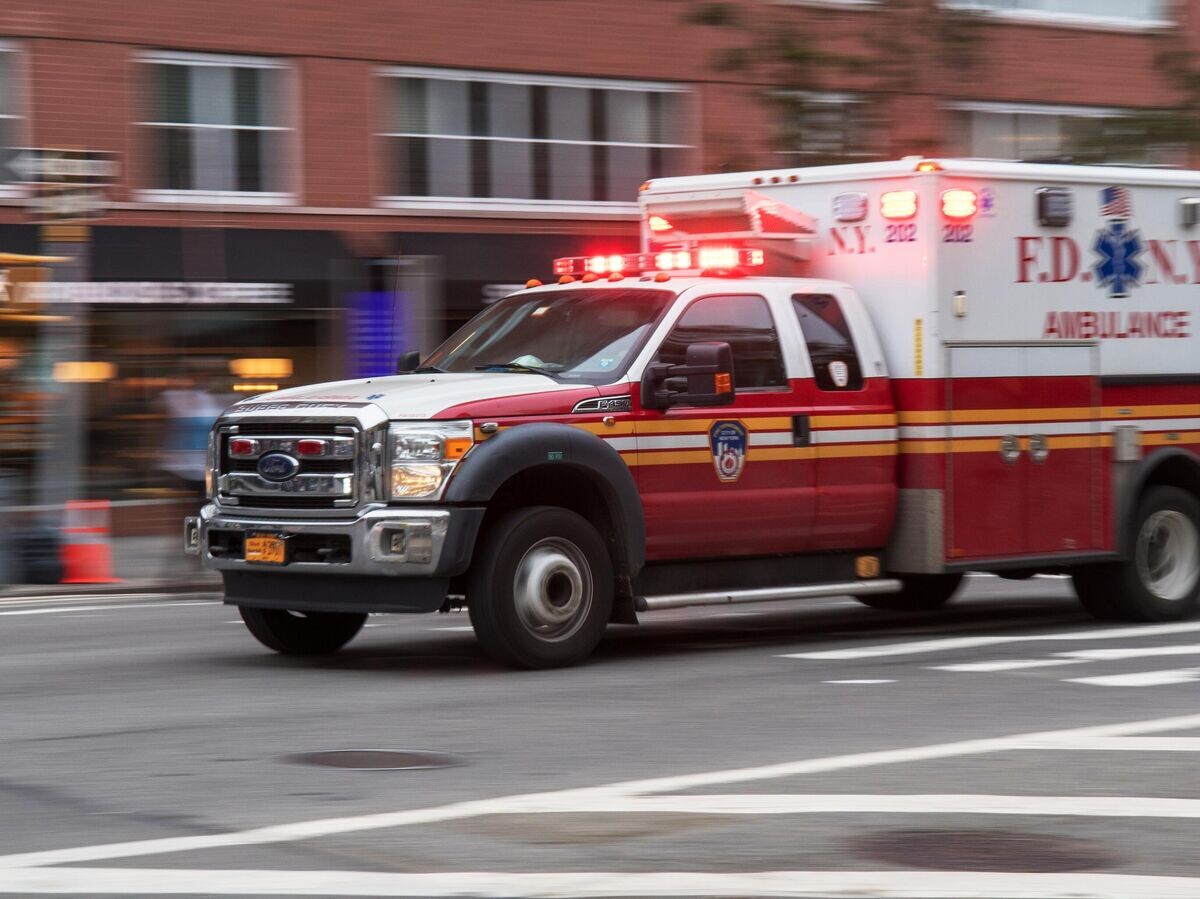    Автомобиль скорой помощи на улице Нью-Йорка | © РИА Новости / Дмитрий Паршин