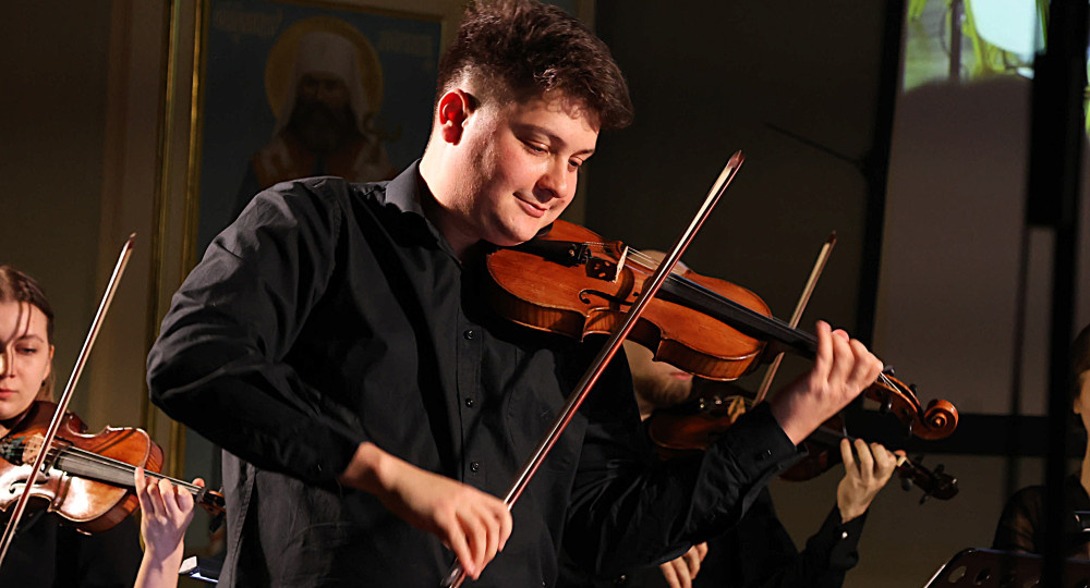 «Снежные узоры» доброты: В «Звезде Рождества» зазвучали скрипки Лундстрема и детей Донбасса