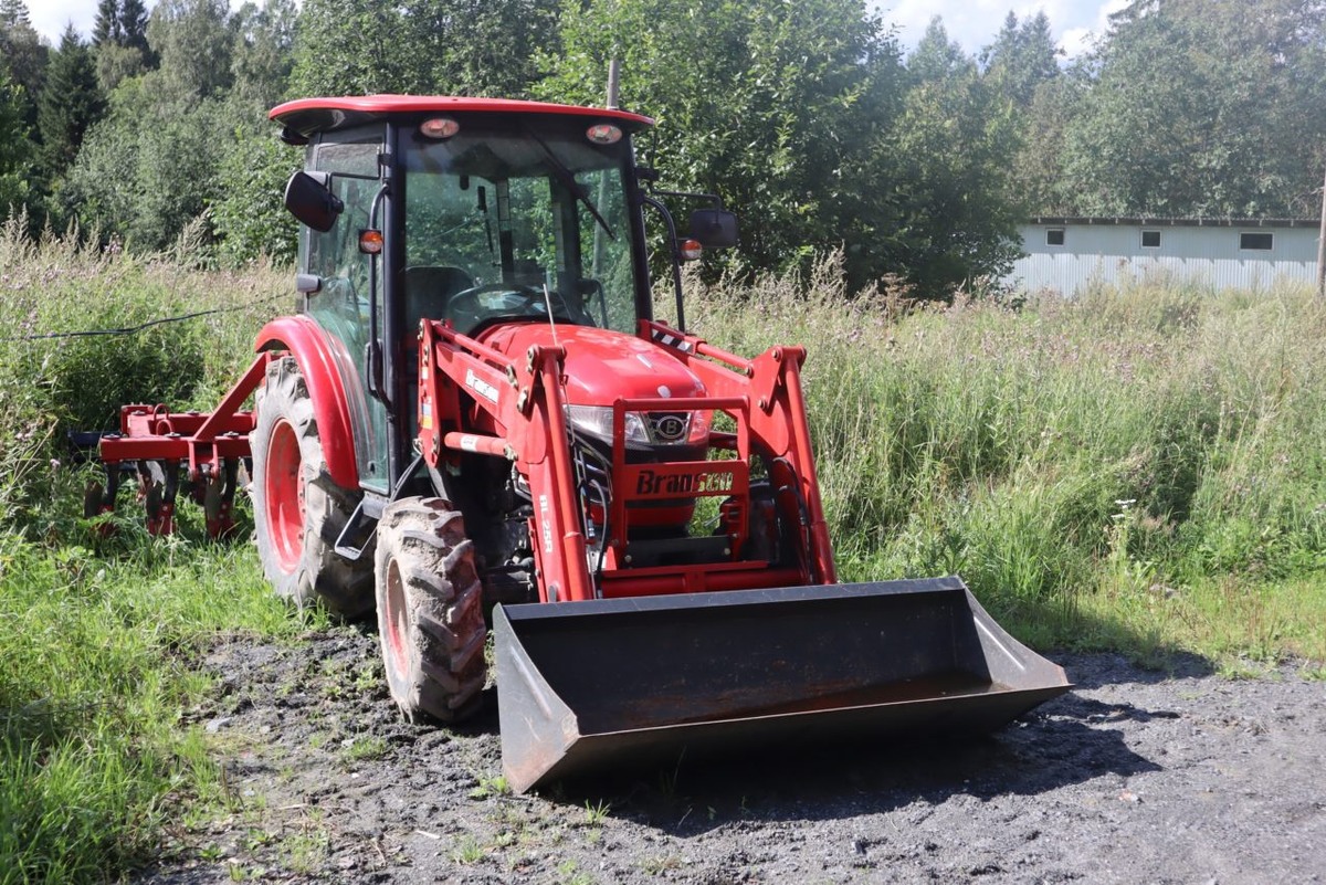    Трактор. Фото: "Республика" / Анастасия Михайлова