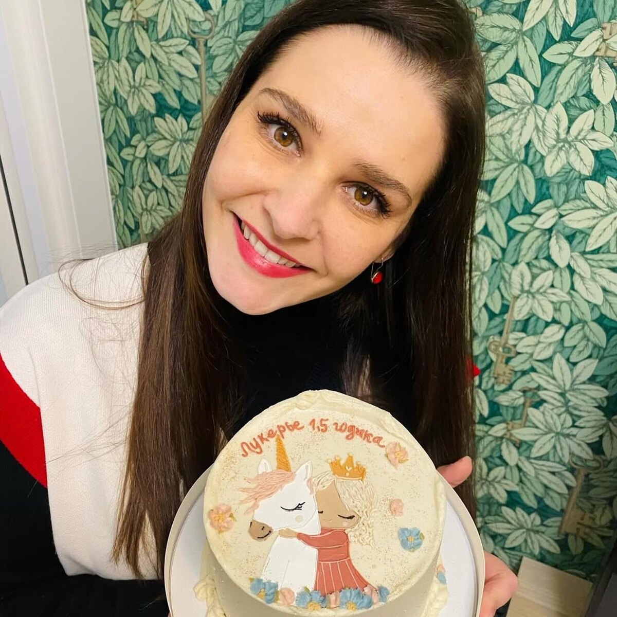   Глафира Тарханова со сладким десертом для дочки Социальные сети