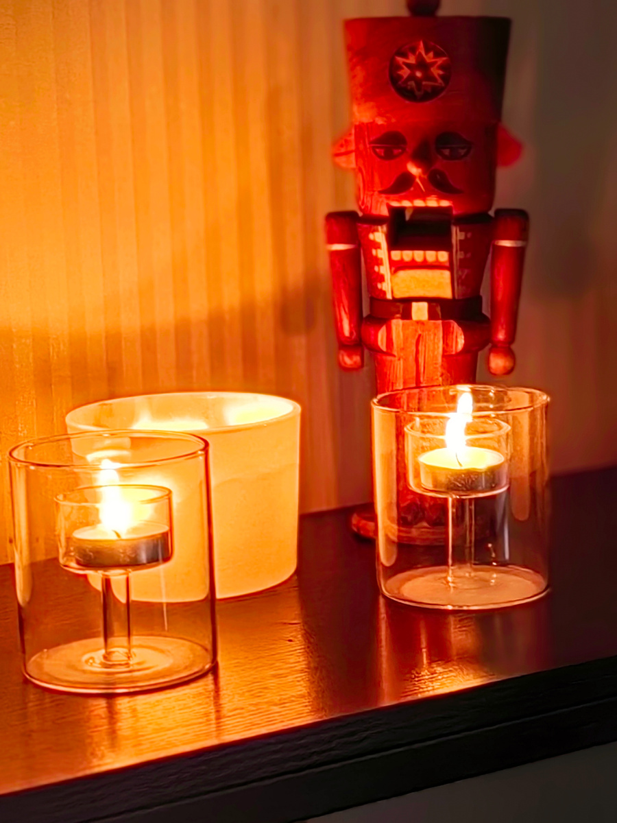 Люблю зажигать свечи. Просто так, без повода. 