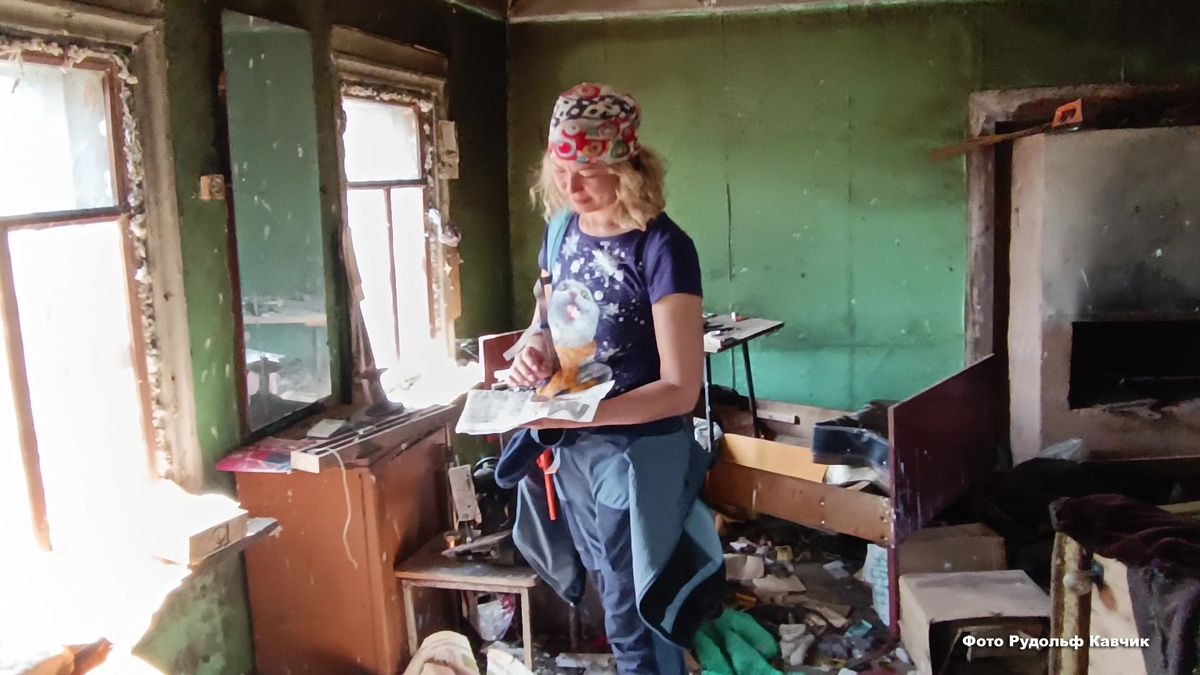 В одной из комнат брошенного дом. Фото Рудольф Кавчик